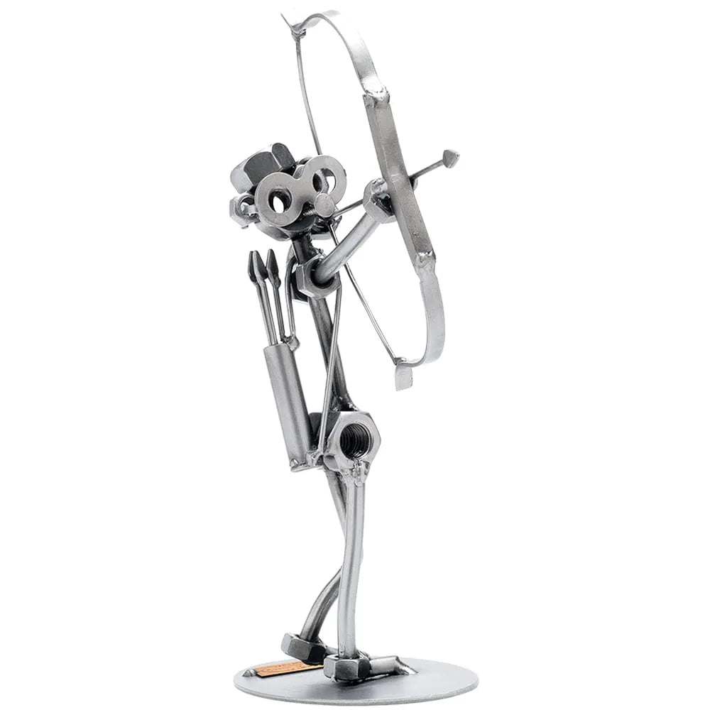 Schraubenfigur aus Metall als Bogenschütze mit gespanntem Bogen, angelegtem Pfeil und Pfeilköcher