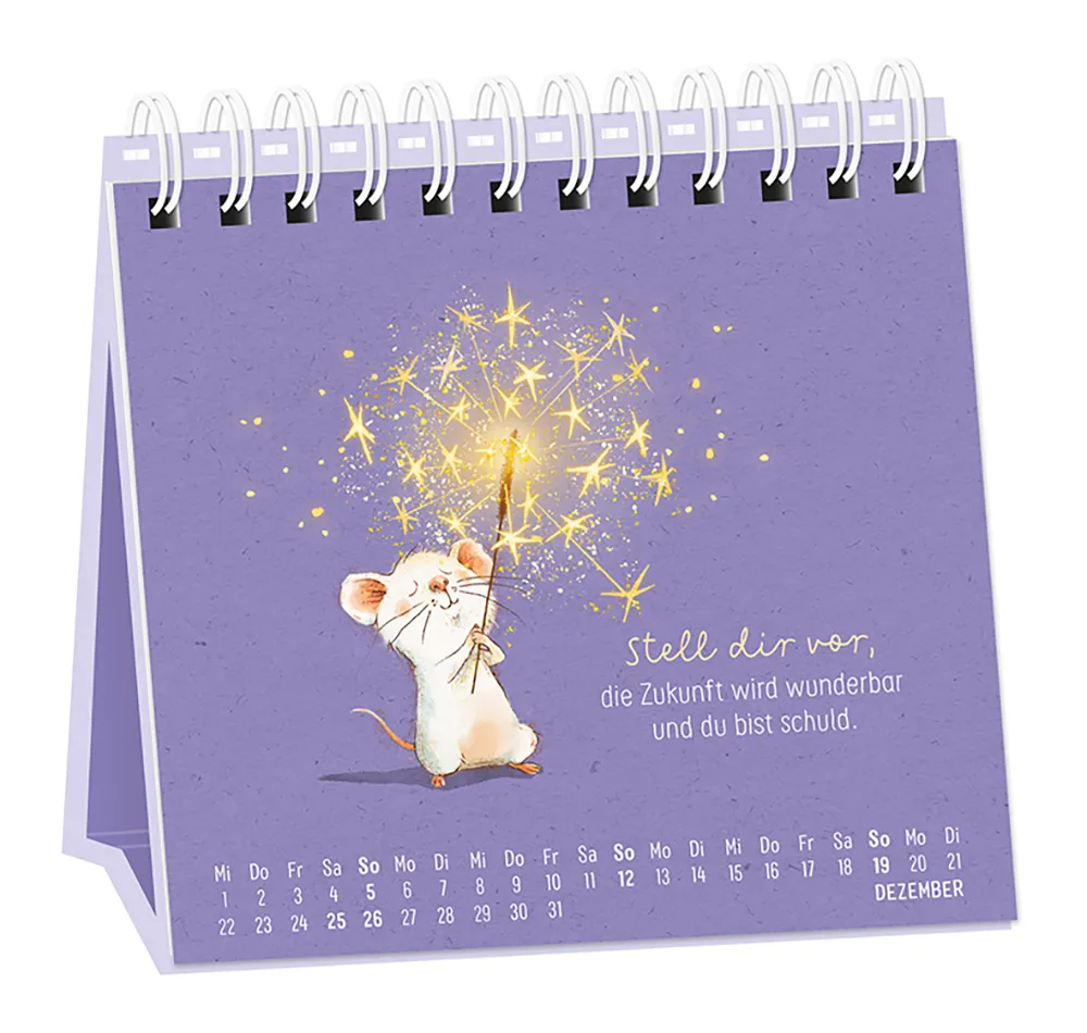 Tischkalender - "Heute. Hier. Jetzt" - 2027 - Monat Dezember - Spruch: "Stell dir vor, die Zukunft wird wunderbar und die bist schuld." Design: Eine kleine, weiße Maus, die eine Wunderkerze in den Pfoten hält. Der Hintergrund ist violett und im Recyclingpapier-Look.