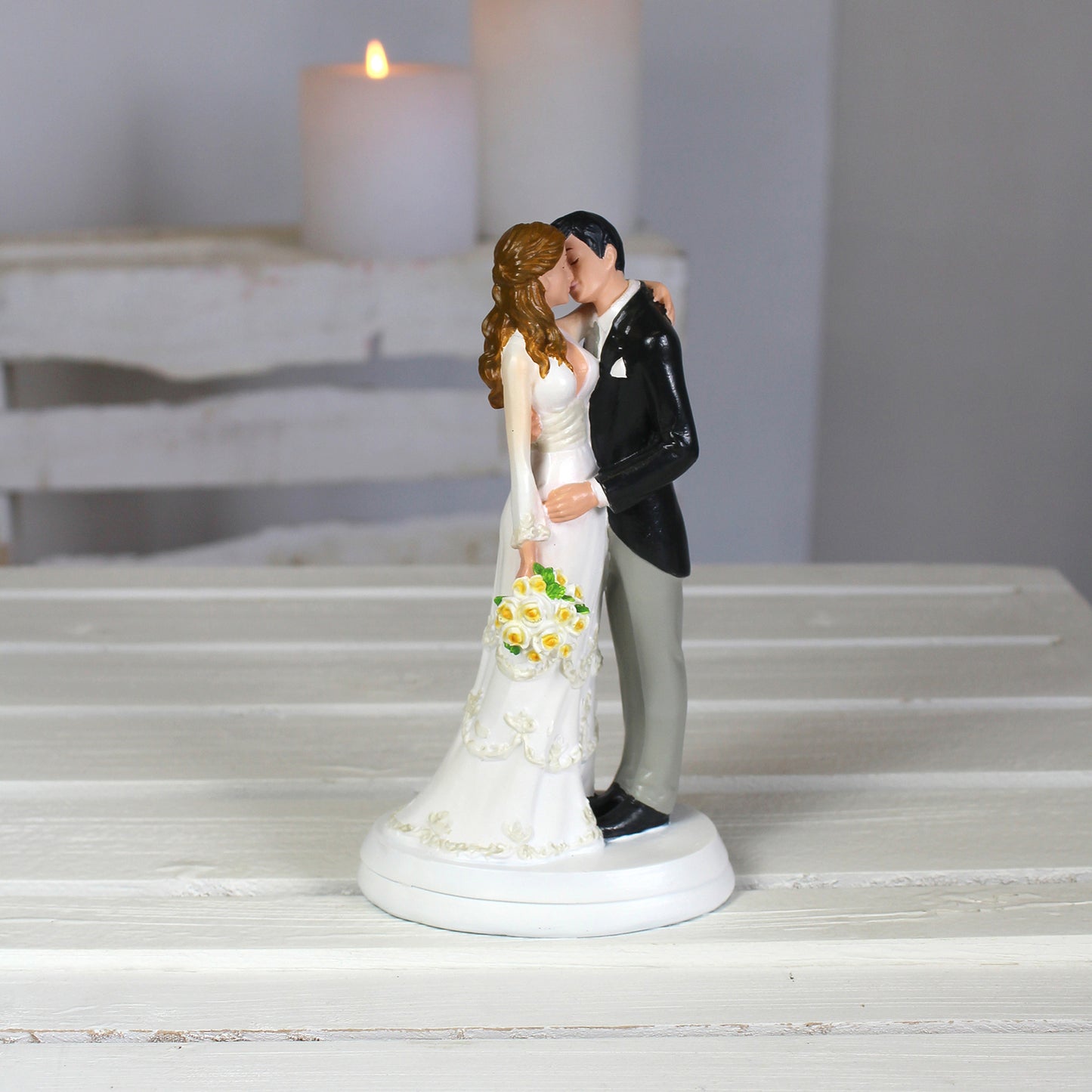 Modernes Brautpaar “Hochzeitskuss”