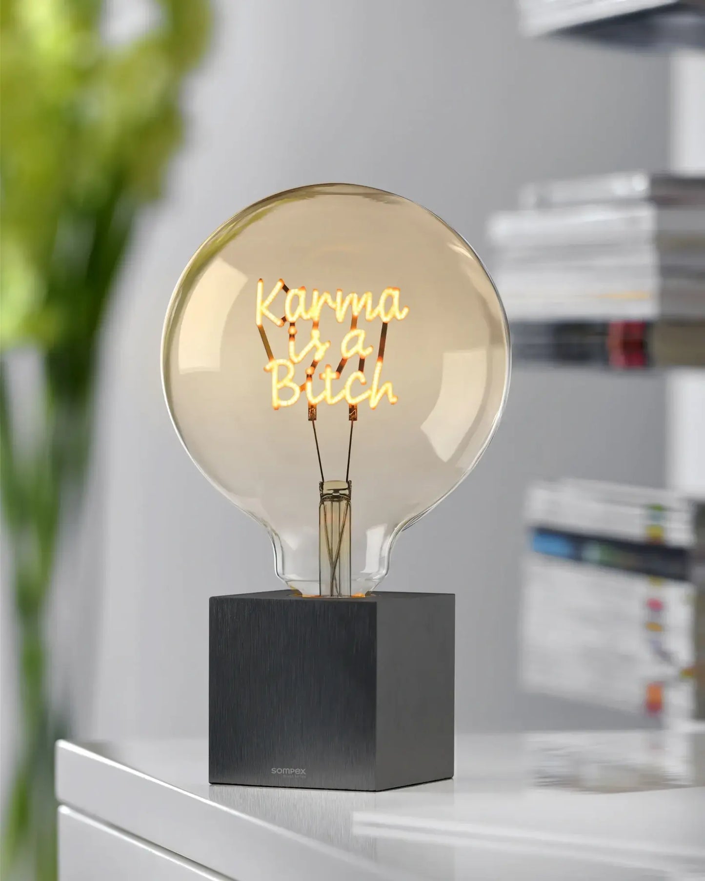 LED Leuchtmittel - Karma is a Bitch by Sompex - Moodbild mit einem modernen Interior