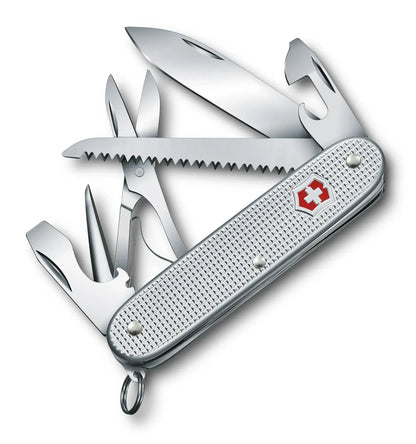 Zeigt das Schweizer Taschenmesser Farmer X Alox von Victornox mit ausgeklappten Werkzeugen