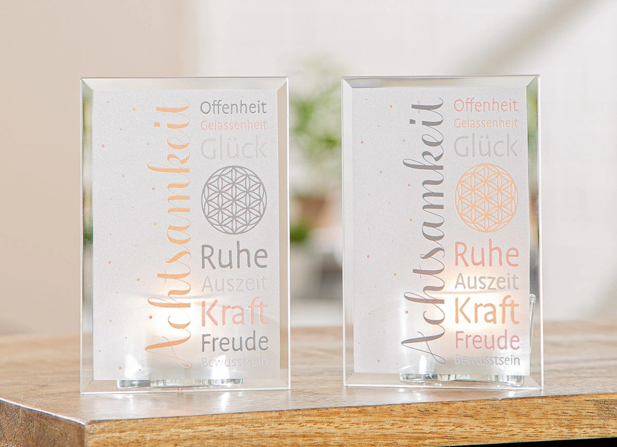 Teelichtleuchter "AchtsamZeit" aus Glas mit Blume Des Lebens, Stimmungsbild