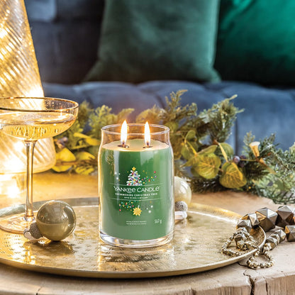 Yankee Candle Duftkerze - Christmas Tree, großes Glas - Moodshot, Wohnzimmertisch