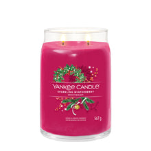 Yankee Candle Duftkerze - Sparkling Winterberry, großes Glas - brennend