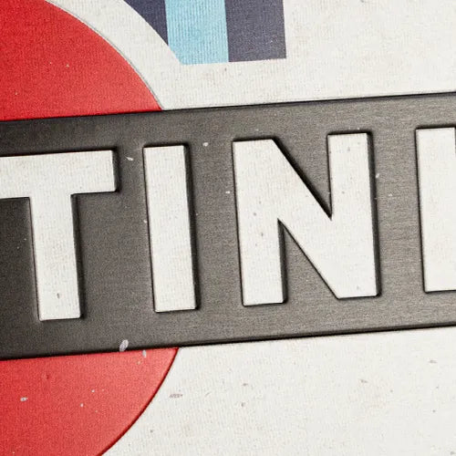 Nostalgic-Art Blechdose Martini Racing Stripes, Flach - Prägung im Detail