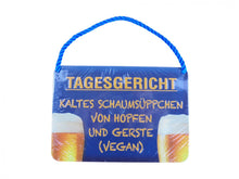 Blechschild mit Spruch und Kordel zum Hängen - TAGESGERICHT - Kaltes Schaumsüppchen von Hopfen und Gerste (Vegan)