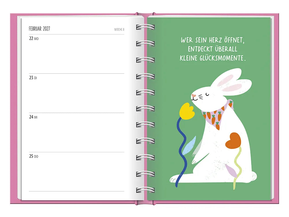 Terminplaner - "Herzensjahr" - 2027 - To-Do Februar mit einer Karte. Kartenspruch: "Wer sein Herz öffnet, entdeckt überall kleine Glücksmomente." Kartendesign: Ein Hase mit einem Halstuch mit Karottenmuster, der an einer Blume riecht.