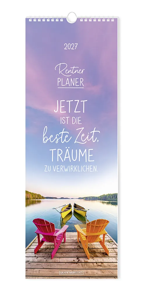 Rentnerplaner - 2027 - Cover - Text: "2027" "Rentnerplaner" "Jetzt ist die beste Zeit, Träume zu verwirklichen." Bild: Zwei Stühle auf einem Steg in einer Seenlandschaft. Im Wasser befinden sich zwei Ruderboote