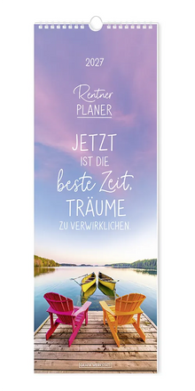 Rentnerplaner - 2027 - Cover - Text: "2027" "Rentnerplaner" "Jetzt ist die beste Zeit, Träume zu verwirklichen." Bild: Zwei Stühle auf einem Steg in einer Seenlandschaft. Im Wasser befinden sich zwei Ruderboote