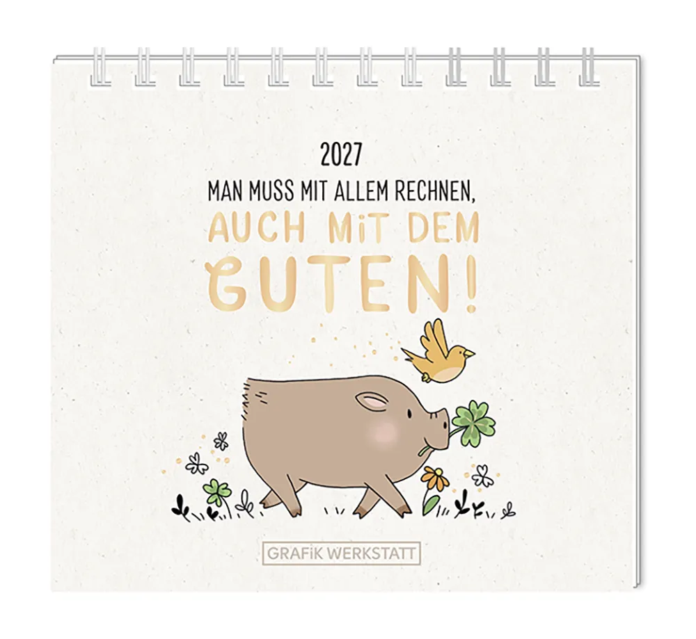 Mini Kalender - "Man muss mit allem rechnen" - 2027 - Cover - Text: "2027" "Man muss mit allem rechnen, auch mit dem Guten!" Design: Ein braunes Wildschwein, dass ein vierblättriges Kleeblatt im Maul trägt und von einem gelbem Vogel begleitet wird.