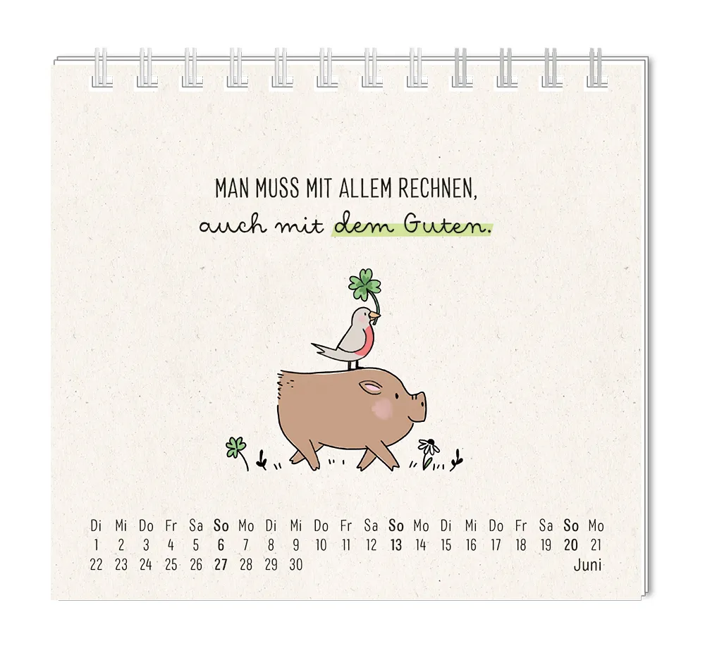 Mini Kalender - "Man muss mit allem rechnen" - 2027 -  Monat Juni - Spruch: "Man muss mit allem rechnen, auch mit dem guten." Design: Ein braunes Wildschwein geht mit einem Vogel auf seinem Rücken, welcher ein vierblättriges Kleeblatt in seinem Schnabel trägt, Spazierenn.