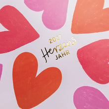 Postkartenkalander - "Herzensjahr" - 2027 -  Titelblatt mit zoom auf den Namen - Titelbegriff "2027 Herzensjahr" umringt von verschieden farbigen Herzen.