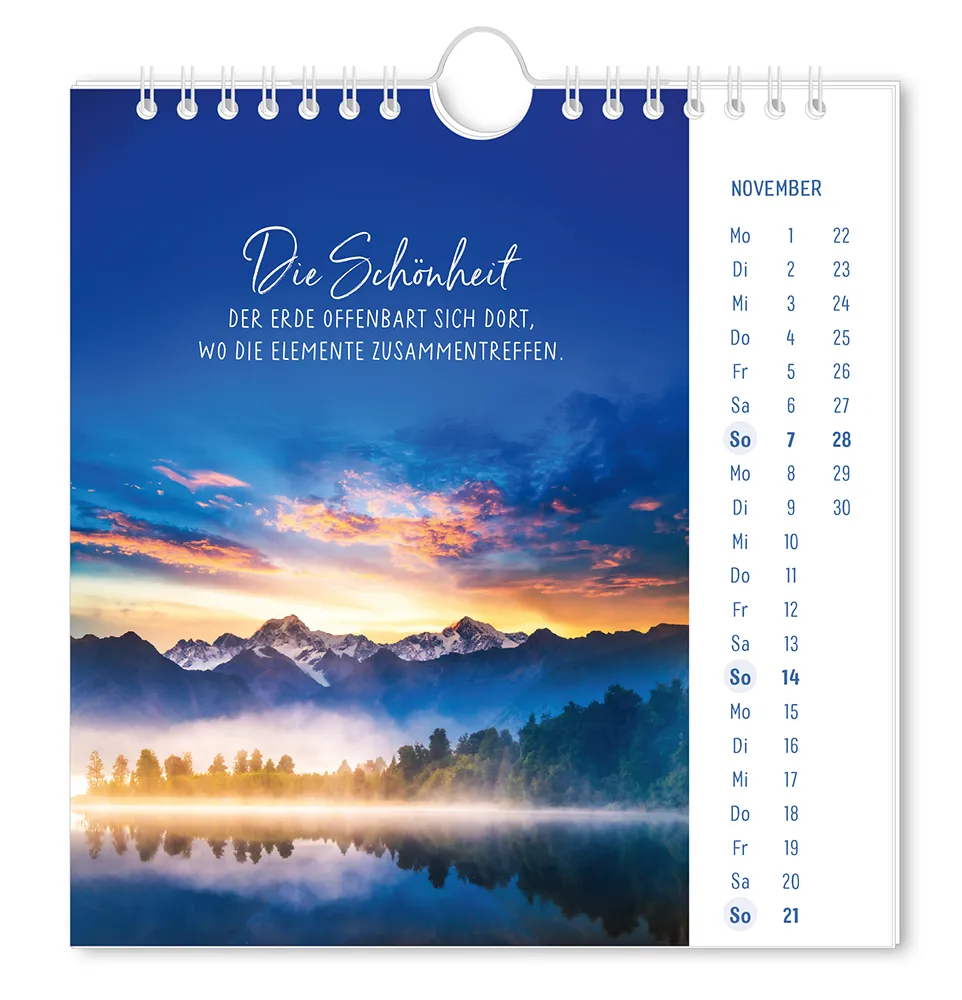 Postkartenkalender "Lichtblicke" 2027 -  Monat November - See in Bergiger Region mit dem Spruch "Die Schönheit der Erde offenbart sich dort, wo die Elemente zusammentreffen."
