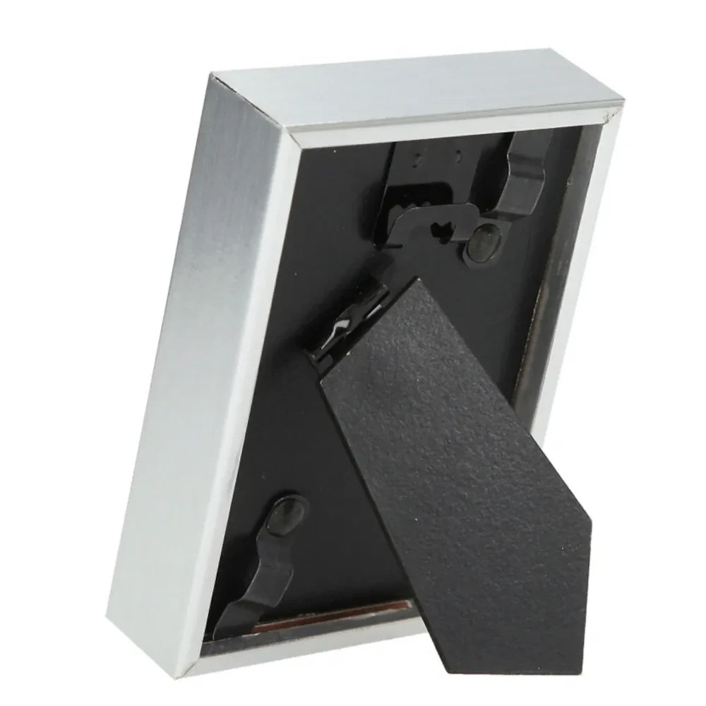 Kleiner Mini-Bilderrahmen mit Schriftzug, Rückseite mit Standfuß und Aufhängung