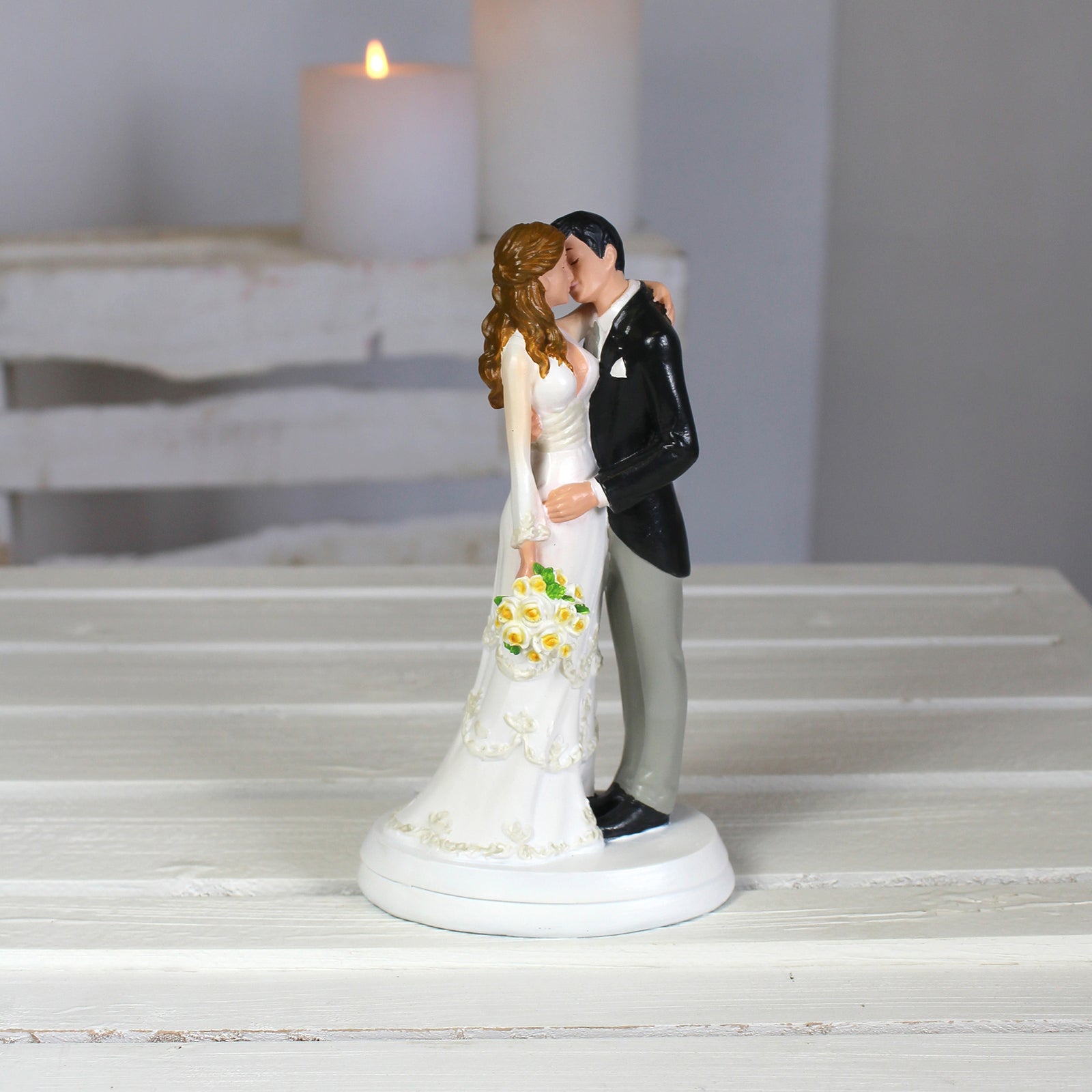 Modernes Brautpaar “Hochzeitskuss”