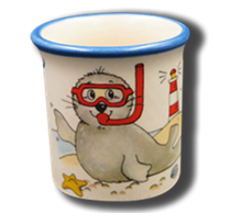 Handgemachter Eierbecher mit Seehund-Motiv "Taucherbrille" und Wunschname