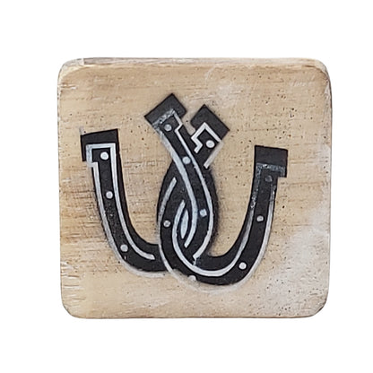 Wörterpuzzle - Holztafeln mit Buchstaben, Zeichen, Symbolen