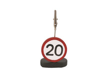 Fotohalter zum 20. Geburtstag im Verkehrsschilddesign