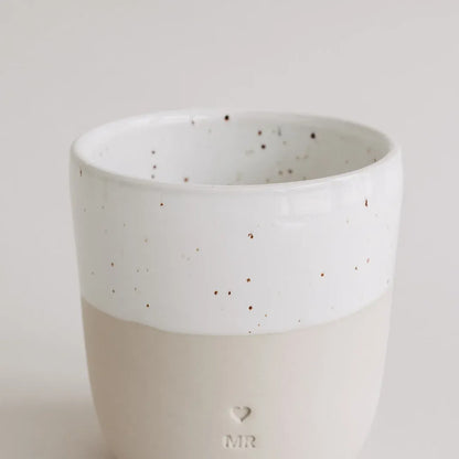 Handgefertigter Becher "Mr" aus Steingut