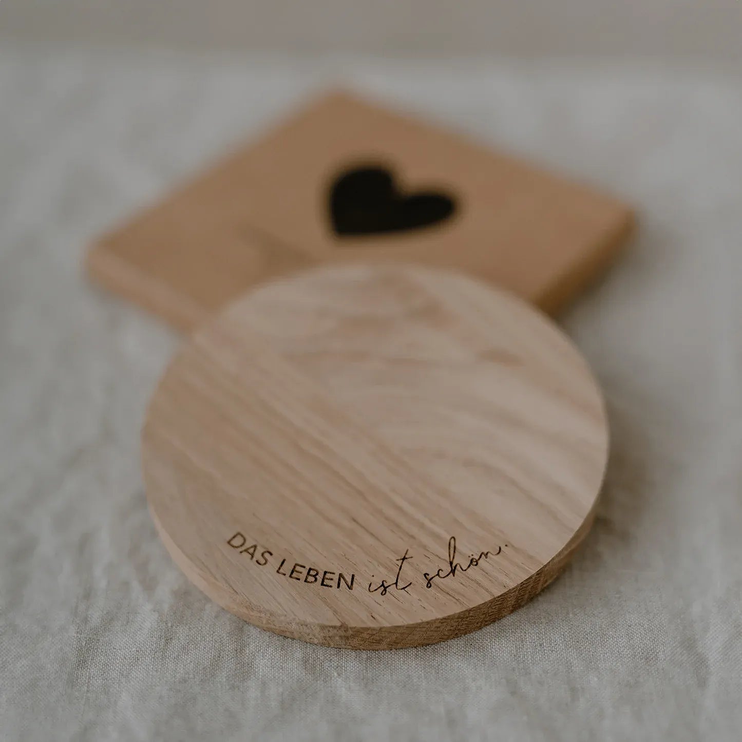 Untersetzer "Das Leben ist schön" aus Eiche mit Geschenkverpackung