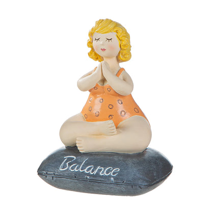 Figur Frau „Wohlfühlmomente“ mit Schriftzug Balance in Yoga-Pose