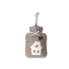 Miniwärmflasche "Haus" aus Merinowolle, 0,2l