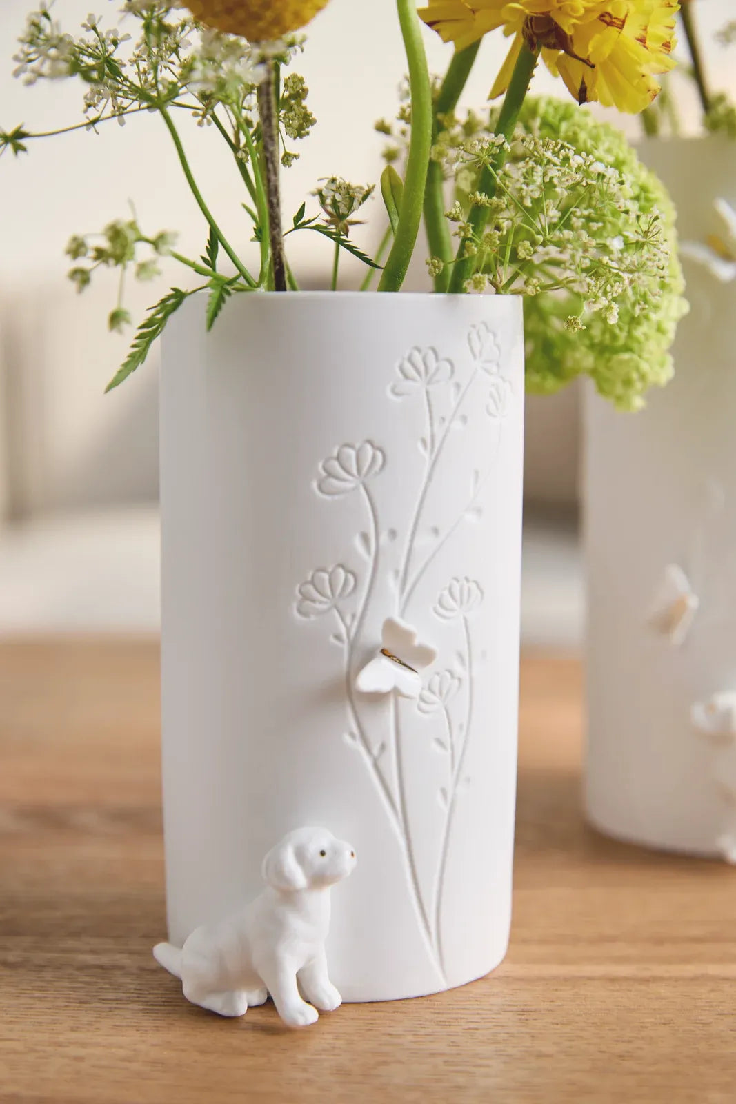 Vase „Hund“ sitzend, aus Porzellan mit Golddetails Mood