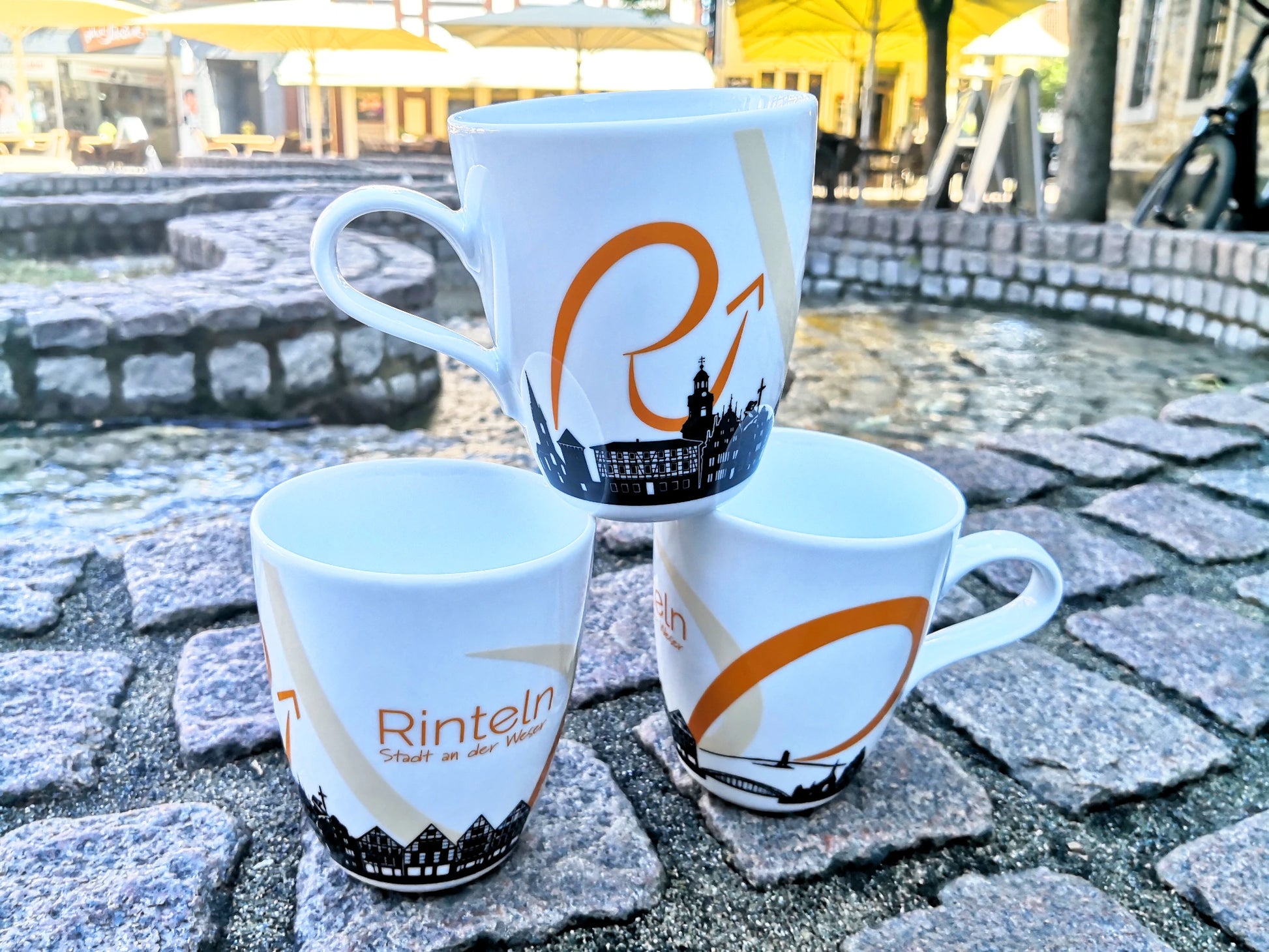 Tasse "Rinteln - Stadt an der Weser", Foto am Marktplatzbrunnen