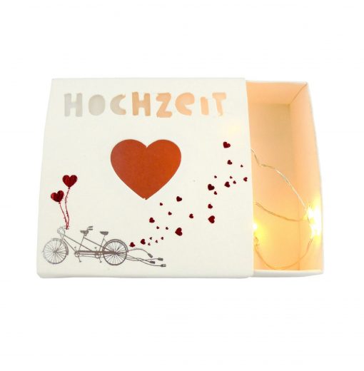 Kleine Geschenkbox zur Hochzeit mit Lichterkette