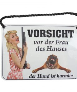 Blechschild mit Spruch und Kordel zum Hängen - VORSICHT vor der Frau des Hauses - der Hund ist harmlos