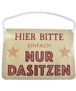 Blechschild mit Spruch und Kordel zum Hängen - Dasitzen