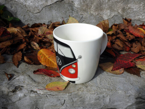 VW T1 Bulli Kaffeetasse, in schwarz, Mood Shot