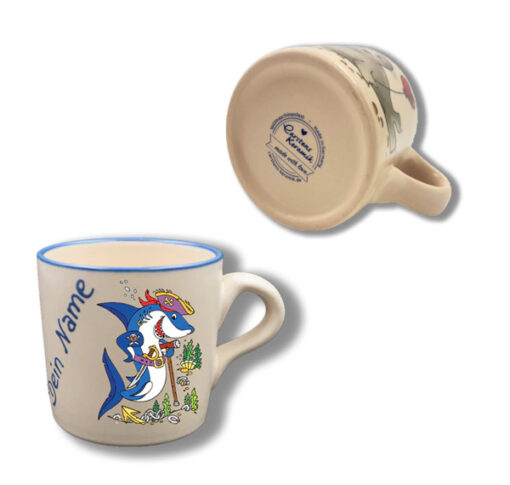 Handgemachte Tasse "Pirat" mit Haifisch-Motiv und Wunschname