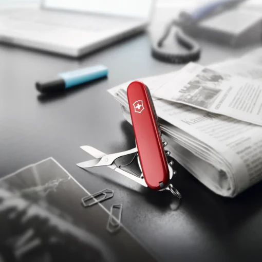Victorinox - Schweizer Taschenmesser Compact, Mood-Bild Schreibtisch