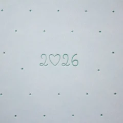 Terminplaner 2026 Mint im Lederlook - Grafik Werkstatt, im Detail die Prägung