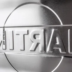 Nostalgic-Art Blechschild Martini Logo, 20x30 cm, Prägung von der Rückseite aus