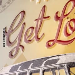 Nostalgic-Art Blechschild VW Bulli Get Lost, 30x40 cm, Prägung im Detail