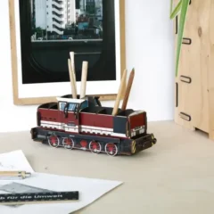 WERKHAUS Stiftebox Diesellok V60 Rot
