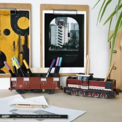 WERKHAUS Stiftebox Diesellok V60 Rot