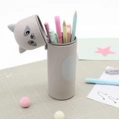 Federmäppchen aus Silikon „Waschbär Coony“